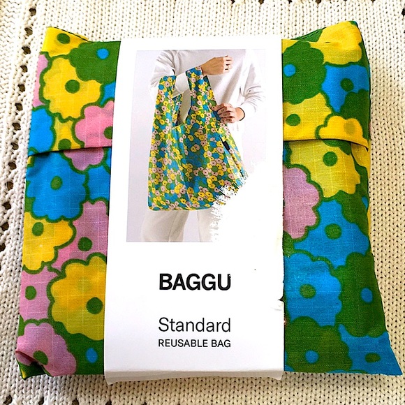 BAGGU Handbags - NWT BAGGU Flowerbed print Reusable Shopping Bag Tote Purse Standard Size